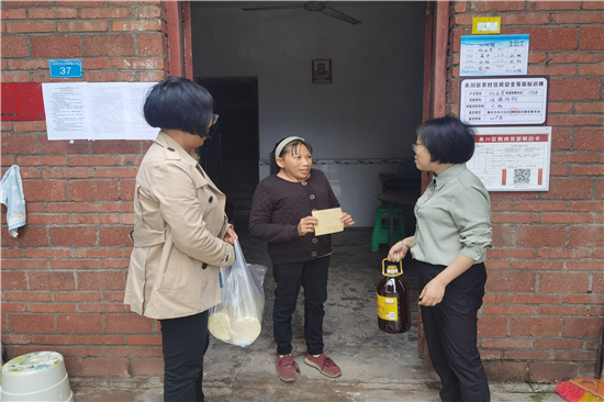 节前送温暖 慰问暖人心 永川区妇联双节走访慰问未脱贫妇女 (6).jpg 916462829654457047