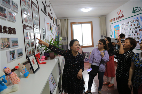 参会人员实地参观了双石镇双石社区“妇女儿童之家” (1).jpg 916462829654484891
