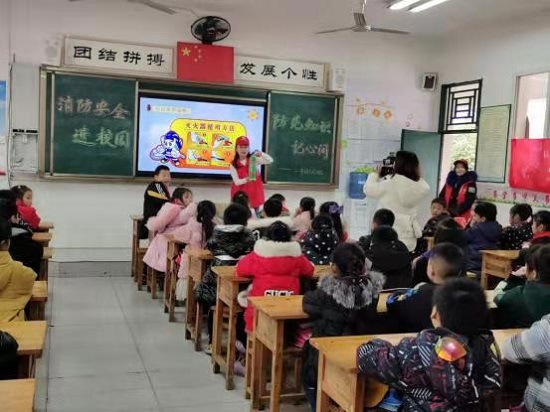 C:\Users\h\Desktop\(基层动态)“消防安全进校园、防范知识记心间”志愿服务活动\微信图片_20201207155858.jpg 916462829654459635