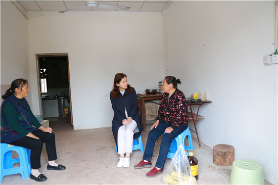 节前送温暖 慰问暖人心 永川区妇联双节走访慰问未脱贫妇女 (1).jpg 916462829654457045