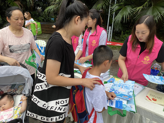 金山街道奥园社区开展防溺水安全宣传活动2.jpg 916462829654485941