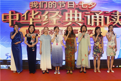 涪陵区女企业家协会会员集体朗诵《致橡树》 记者李辉摄_副本.jpg 916462829654437925