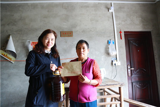 节前送温暖 慰问暖人心 永川区妇联双节走访慰问未脱贫妇女 (2).jpg 916462829654457043
