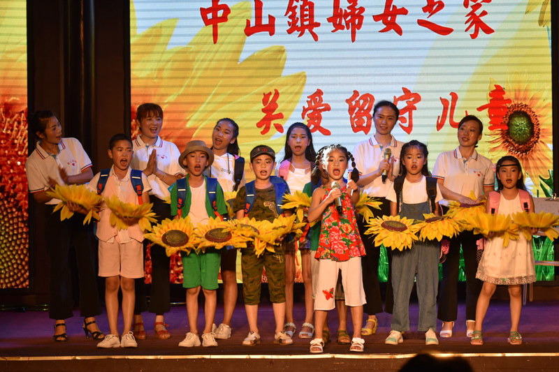 8号家庭情景剧《山花灿烂》.jpg 916462829654482635