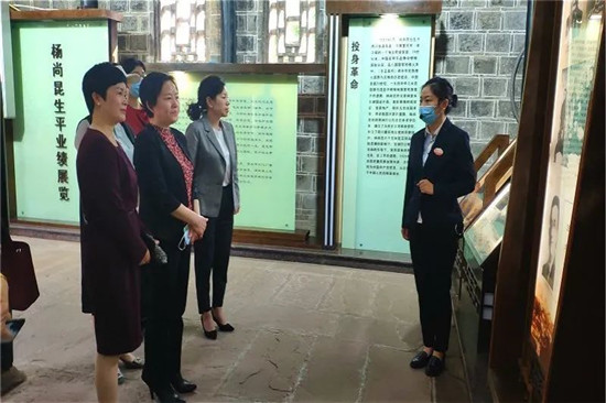 家风教育基地参观学习1_副本.jpg 916462829654484745