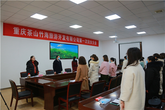 大会在雄壮的国歌声中拉开帷幕 (2).jpg 916462829654481853