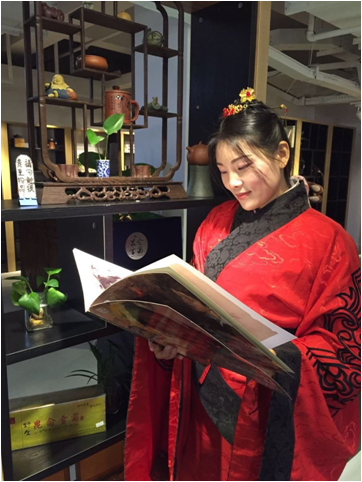 在汉家食府穿汉服感受汉文化..png 916462829654482665