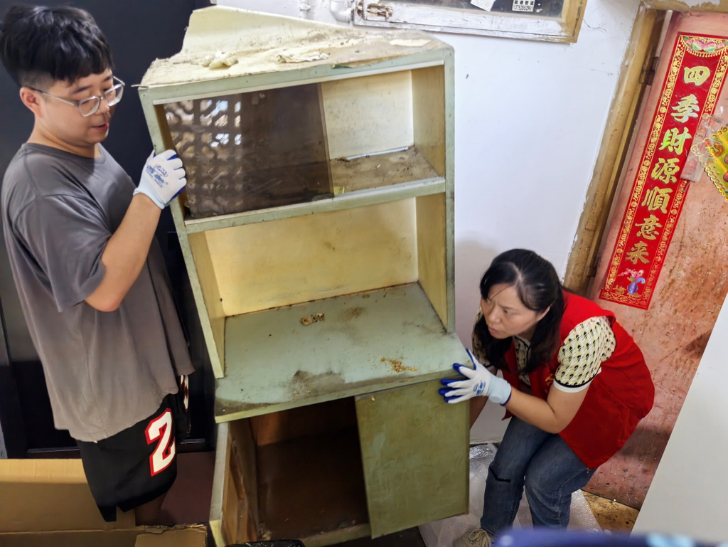 茄子溪街道关爱老人