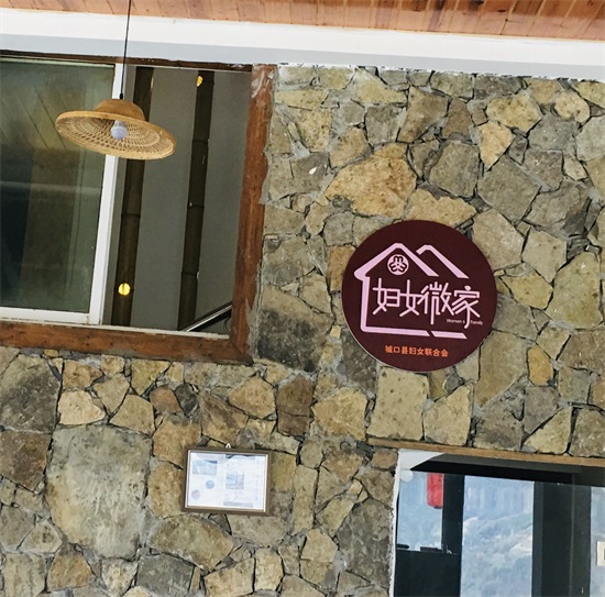 916462829654442057