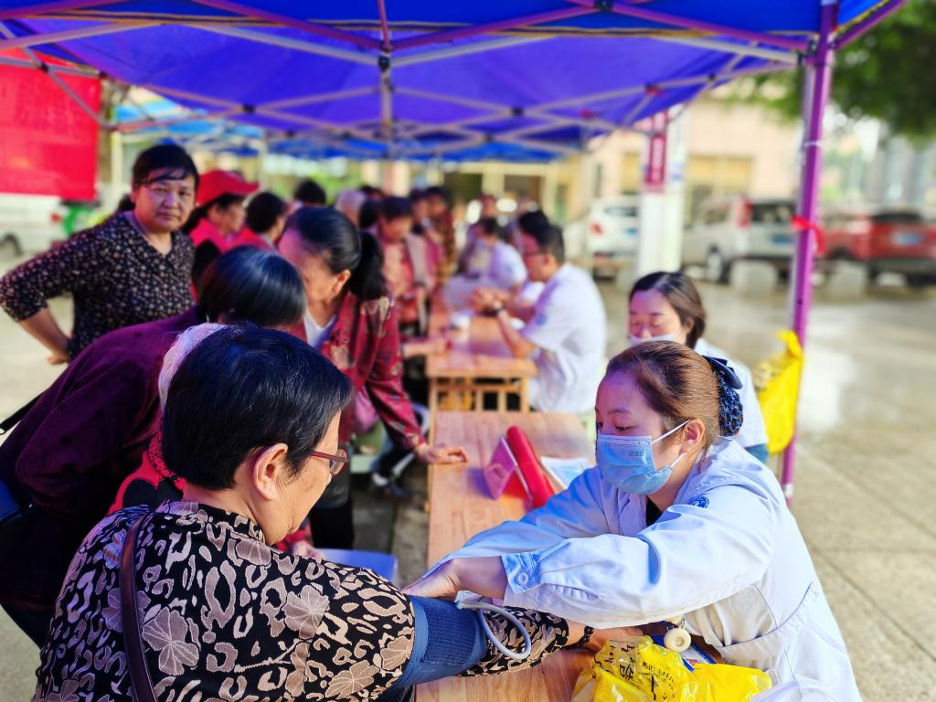5.11日白鹿山社区“感恩母爱·守护健康”母亲节主题活动图片7