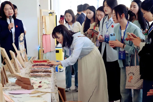 Cropped by 华龙芯 2025-04-08 16:15:16