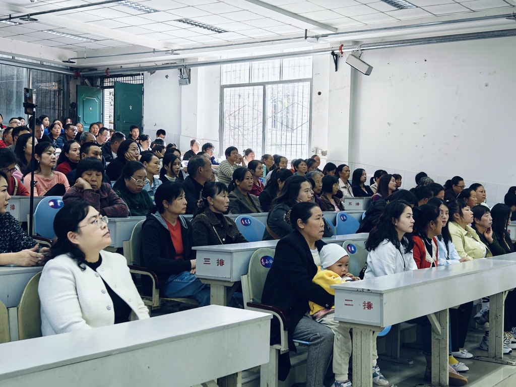 “百场讲座进万家”走进区实验小学7