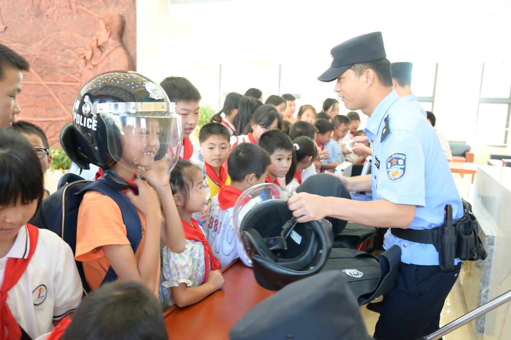 20240722带屏锦镇和睦社区到法院参观学习 (16)