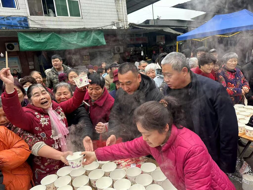 1月24日,跳磴镇妇联为辖区困境儿童送慰问物资。