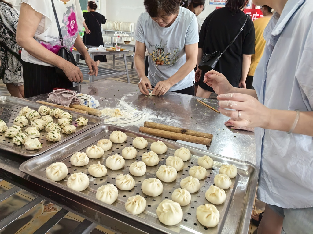 学员制作包子